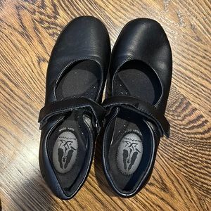 Hush Puppies - Big Kid's Lexi Mary Jane size 4 color: Black